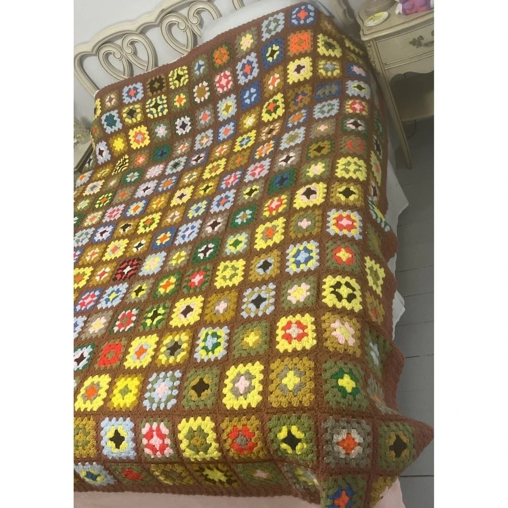 Vintage Handmade CROCHETED BLANKET AFGHAN LARGE BOHO GRANNY Squares 81